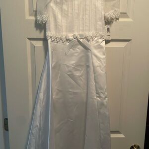 Elegant White Kids Dress with Lace Details